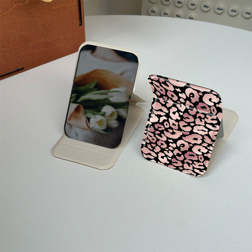 Folding pocket mirror