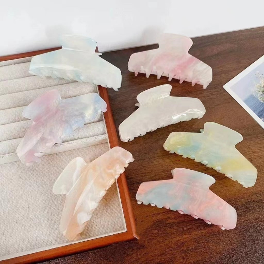 Color-shifting hair claw