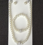 Pearl-look jewelry edit