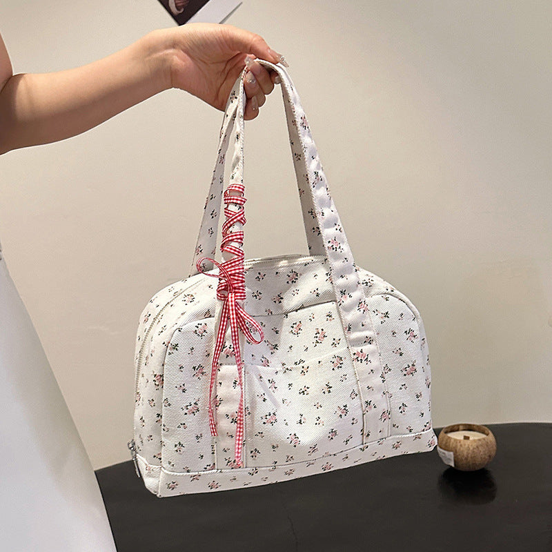 Roomy commute tote