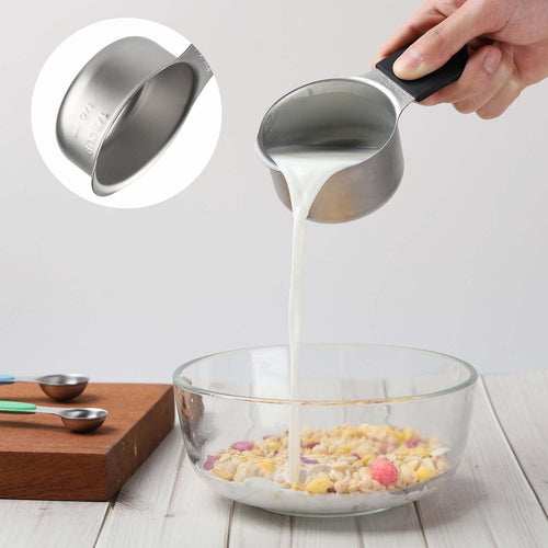 Measuring cups & spoons